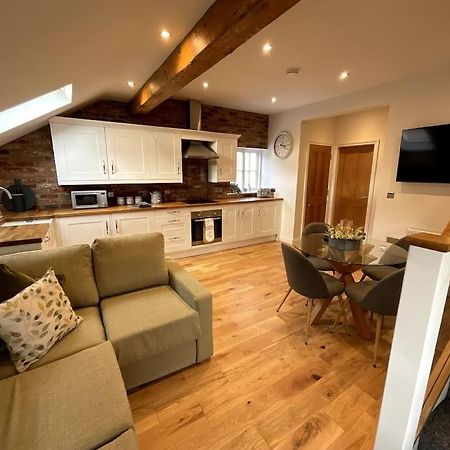 Apt D In Old Grade 2 Converted Farmhouse Market Weighton Kültér fotó
